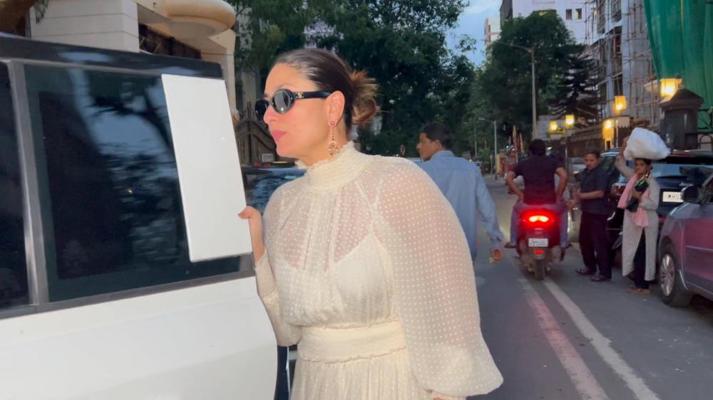 kareena-kapoor-saif-ali-khan-and-their-son-taimur-were-spotted-in-bandra